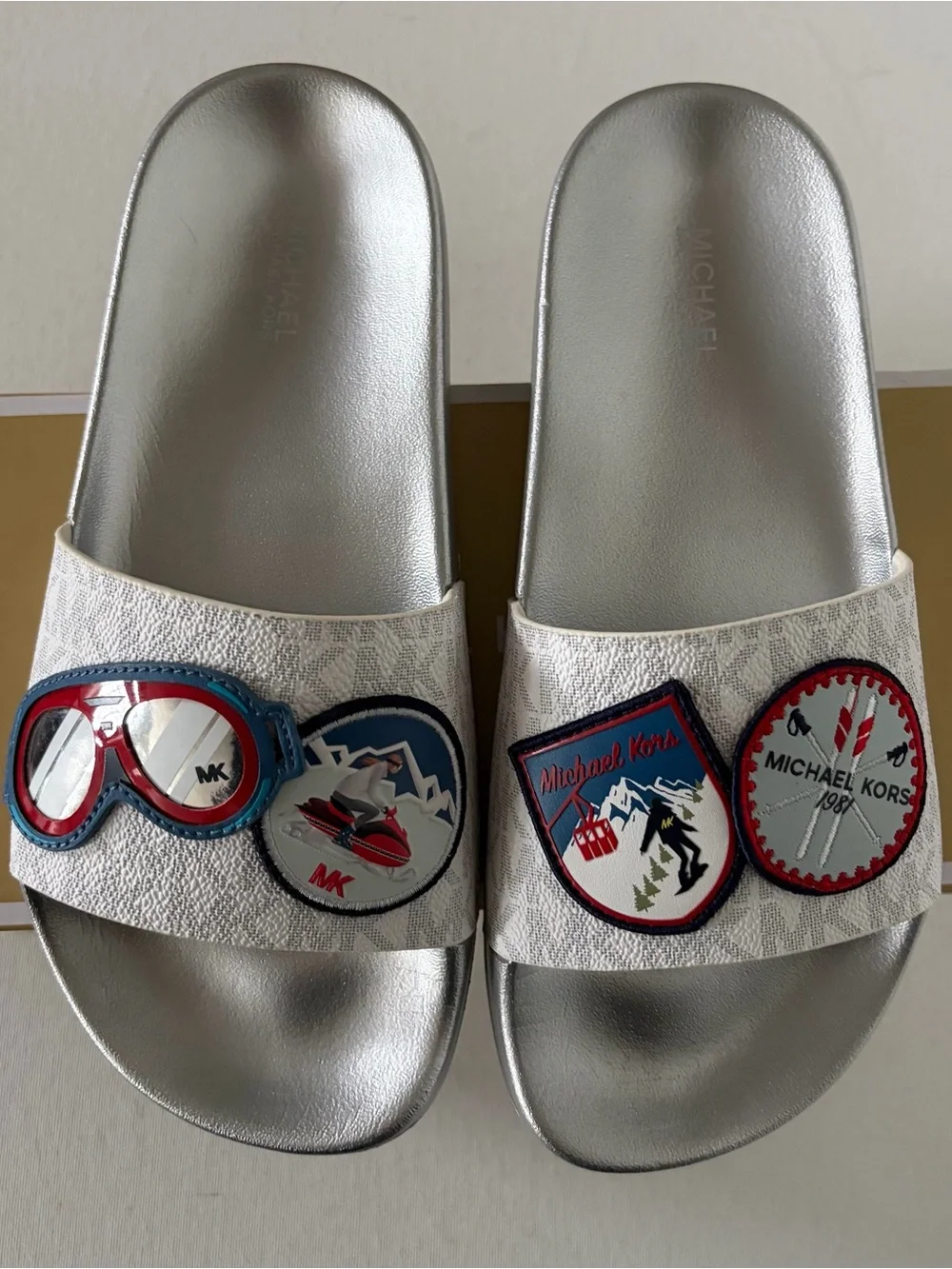 New Michael Kors Women Penny Slide Logo Ski Bright White Silver Size 6